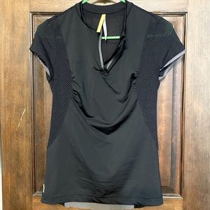 (3 for $15) Lolë run/bike top with stash pockets size medium